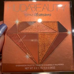Huda beauty topaz obsessions Eyeshadow palette